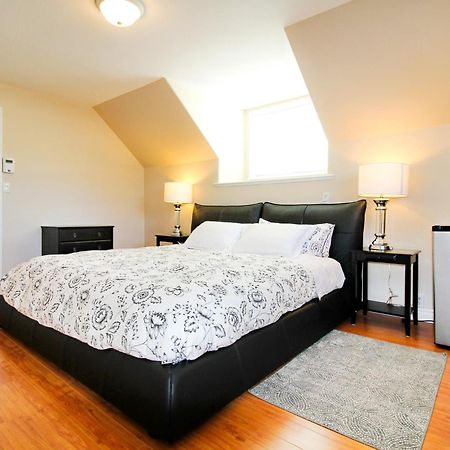 Spacious Two Bedrooms With Two Bathrooms Central Richmond 15Min To Yvr Airport Exteriér fotografie